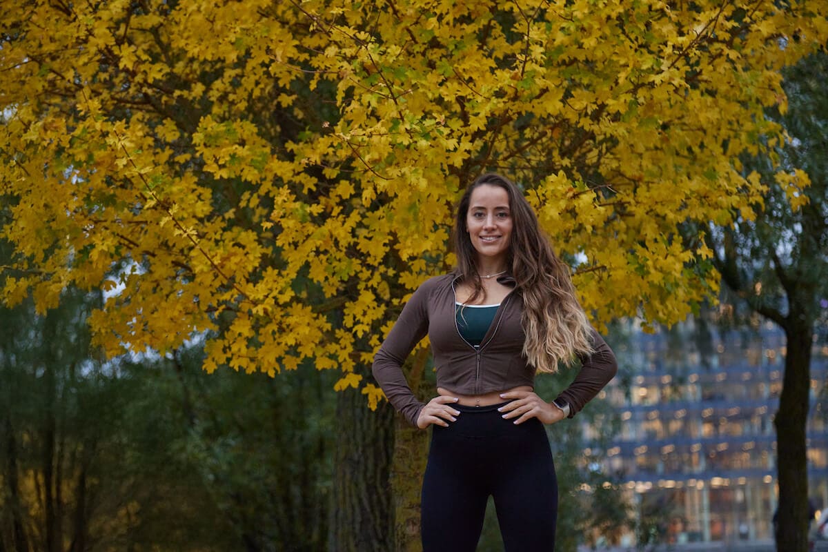 Kvinde der starter træning efter nytår med personlig træner