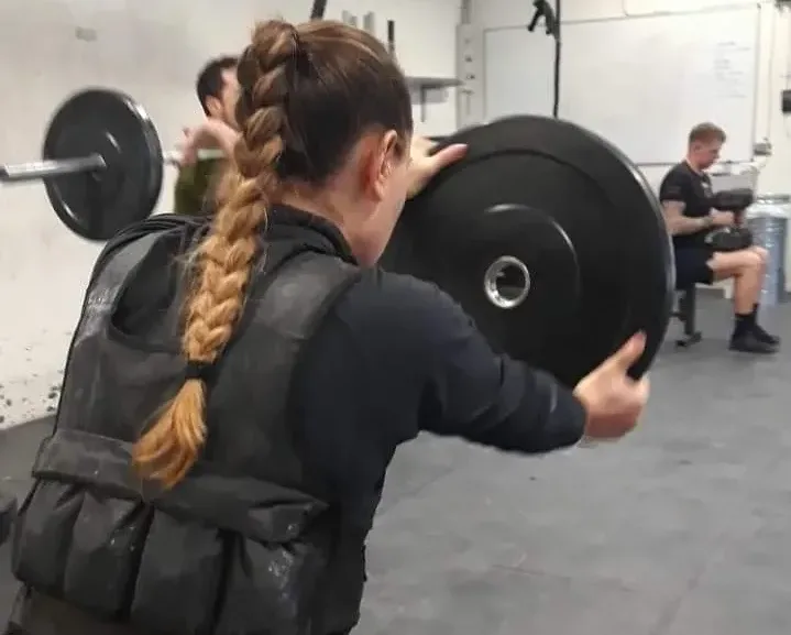 Sylvia fra KeKeC Fitness træner ansøger til politiets optagelsesprøve